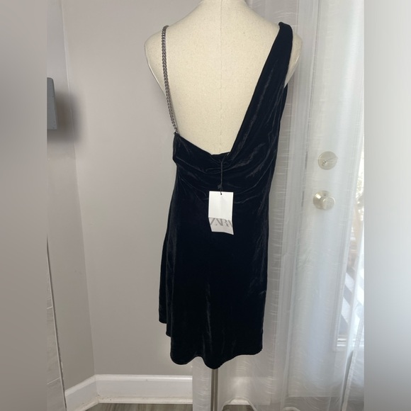 NWT Zara Black Velvet Asymmetric Chain Dress Blogger's Favorite 9274/507 Medium - Picture 9 of 11
